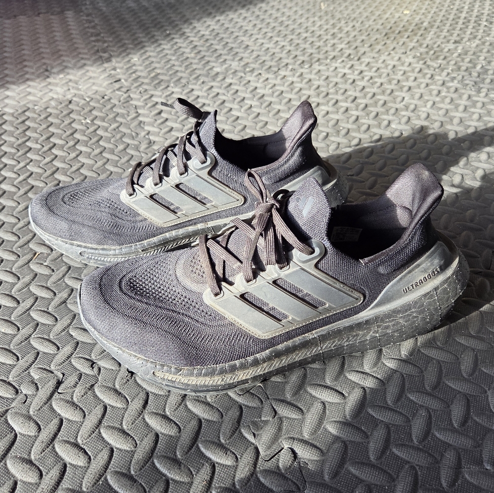 Adidas Ultraboost, Men's sz 11, triple black